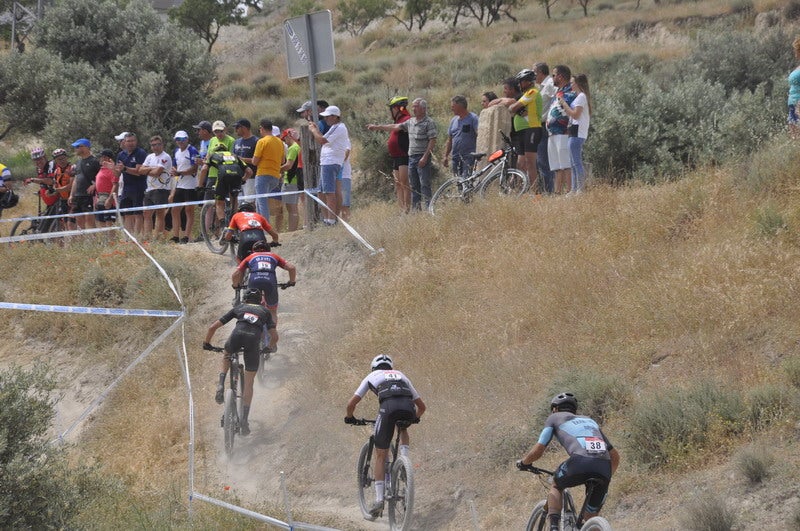 El ciclista bastetano que ganó el bronce en Tokio 2020 se luce en casa.
