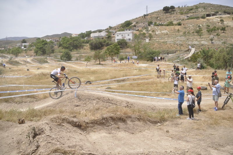 El ciclista bastetano que ganó el bronce en Tokio 2020 se luce en casa.