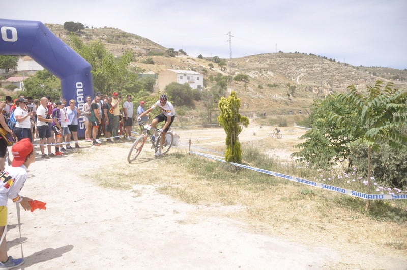 El ciclista bastetano que ganó el bronce en Tokio 2020 se luce en casa.