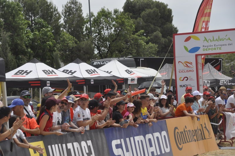 El ciclista bastetano que ganó el bronce en Tokio 2020 se luce en casa.
