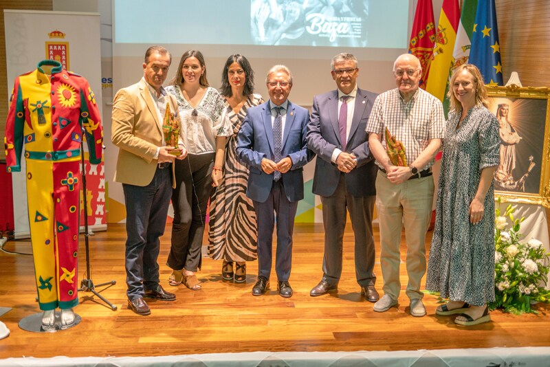 El Ayuntamiento premia a las asociaciones de Cascamorras de Guadix y Baza 