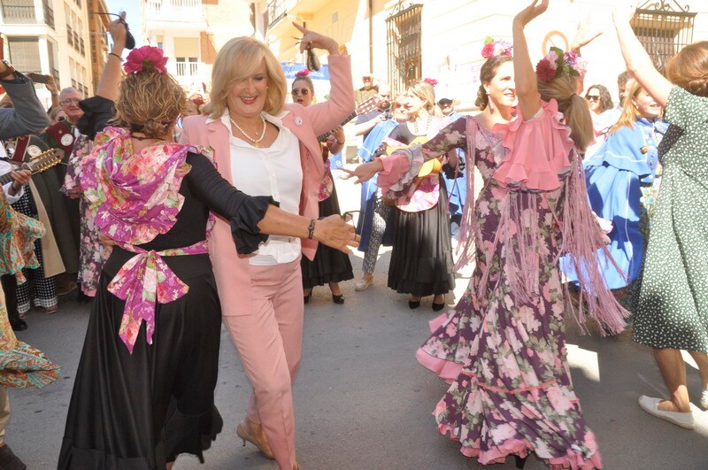 Una exhibición de sevillanas o el homenaje a título póstumo a Antonio Muñoz Jaunenes componen el acto.