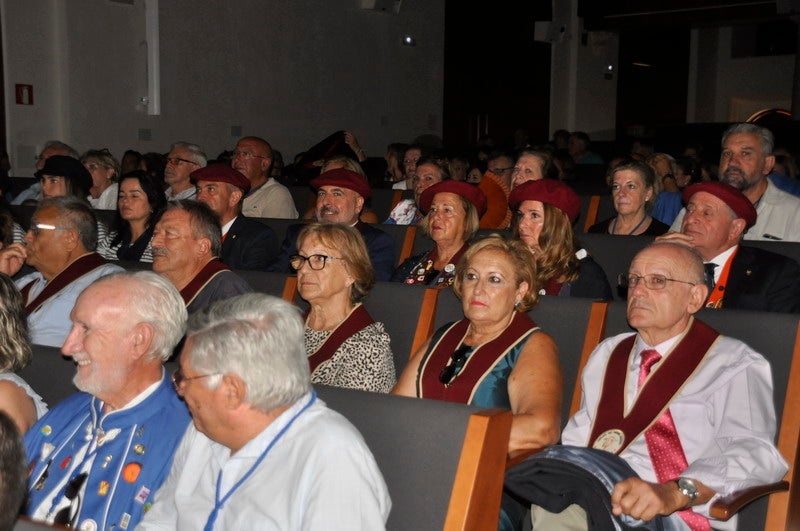 Una exhibición de sevillanas o el homenaje a título póstumo a Antonio Muñoz Jaunenes componen el acto.
