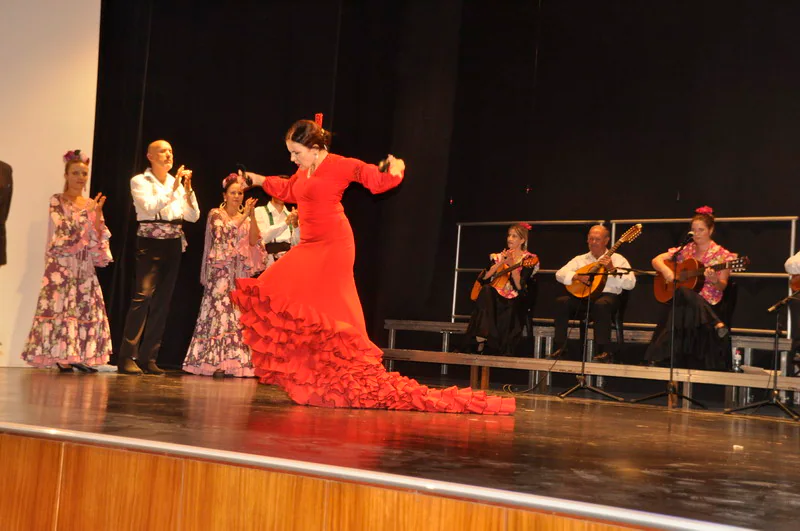 Una exhibición de sevillanas o el homenaje a título póstumo a Antonio Muñoz Jaunenes componen el acto.