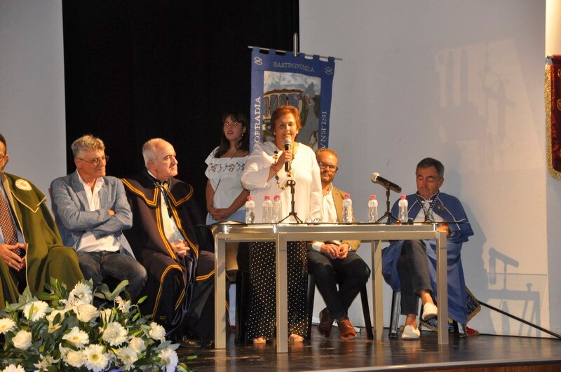 Una exhibición de sevillanas o el homenaje a título póstumo a Antonio Muñoz Jaunenes componen el acto.