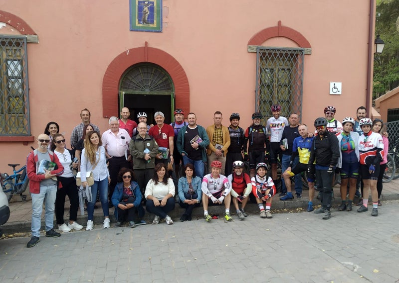 Aistentes a la presentación de la guia el pasado domingo en el centro de Visitantes de Narváez 