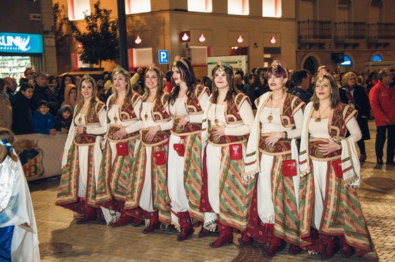 Escuadra mora de Benamaurel desfilando en Elche