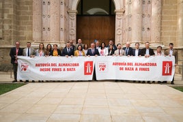Parlamentarios y alcaldes socialistas exigiendo la autovía hasta Baza