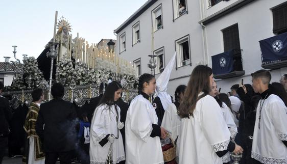 Bastetanos y visitantes respaldan con una gran afluencia la Semana Santa de Baza