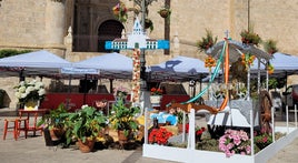 Una de las cruces instaladas en Baza.