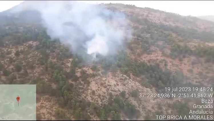 Un incendio afecta al paraje natural de Baza