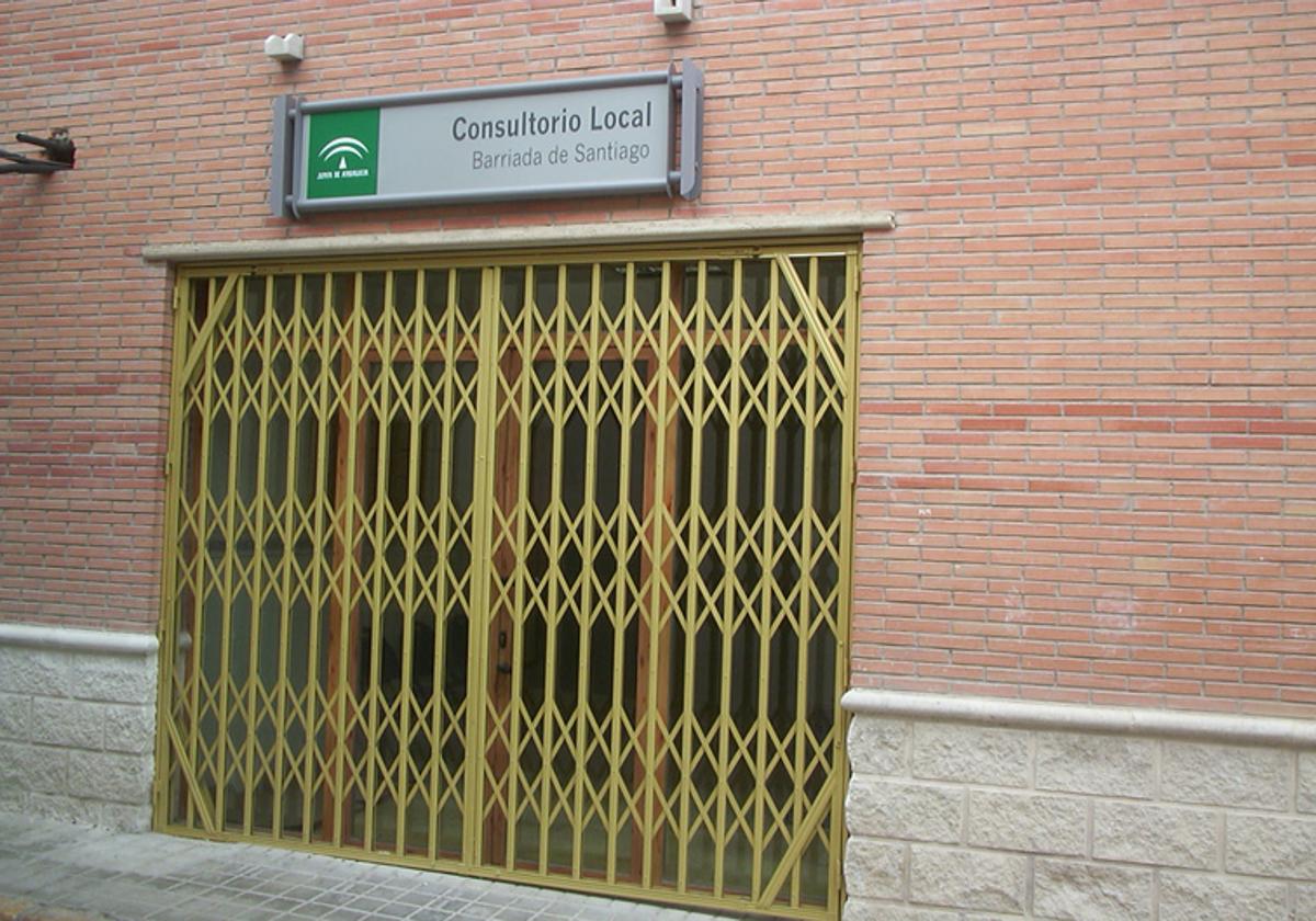 El consultorio medico del barrio de Santiago cerrado temporalmentre