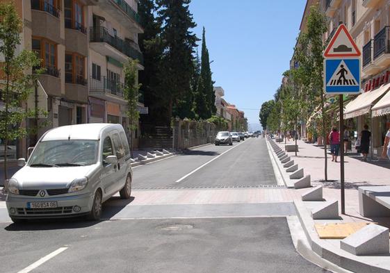 Avenida José de Mora, una de las más comerciales del Baza