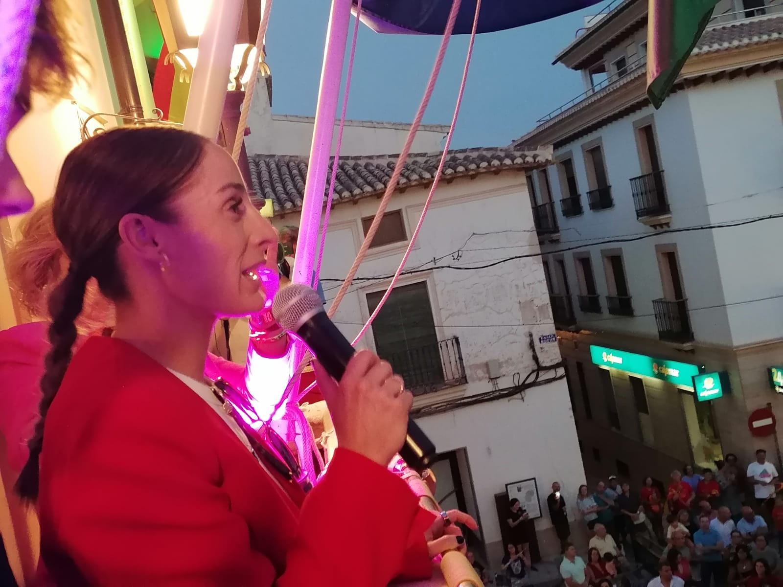 Multitudinario homenaje de Huéscar a Esther