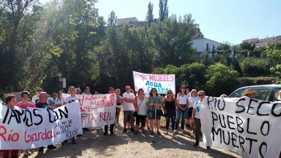 Más de 1.000 personas se manifiestan en defensa del rio Guardal