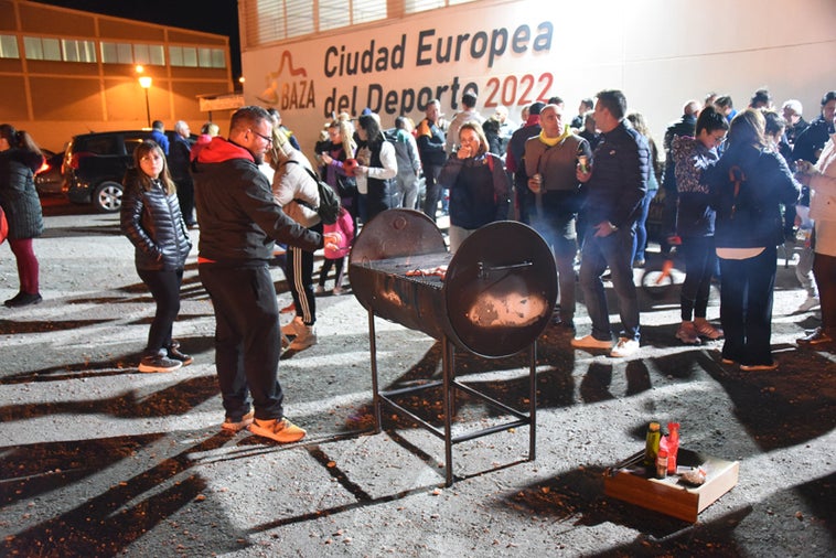Baza celebra la festividad de Santa Lucía con 13 hogueras