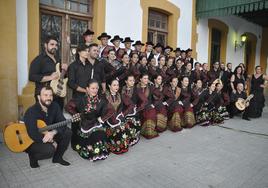 El Grupo Municipal de Coros y Danzas de Baza actua hoy en el teatro Dengra