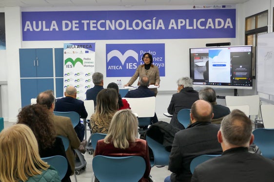 La delegada de Desarrollo Educativo inaugura el Aula ATECA del IES Pedro Jiménez Montoya de Baza