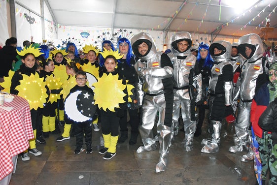 Buen ambiente en el carnaval, pese a que la lluvia deslució los desfiles