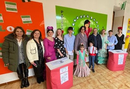 Delegada, alumnos y directivas del Colegio de la Presentación de Baza