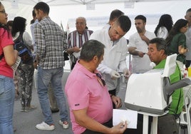 Más de 200 personas pasaron por la Carpa de la Salud