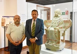 José Ángel Rodríguez y José Gabriel López en la sala de la Dama de Baza en el museo bastetano