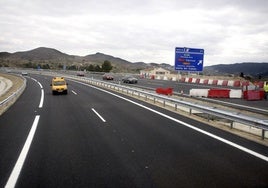 El PSOE pide lealtad institucional y exige no solo el tren sino también el resto de infraestructuras