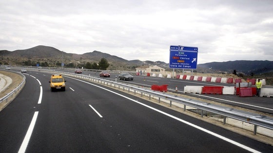 El PSOE pide lealtad institucional y exige no solo el tren sino también el resto de infraestructuras