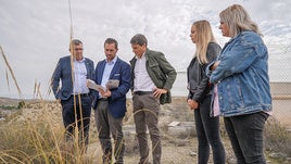 El Delegado del Gobierno en Andalucía con el alcalde de Benamaurel