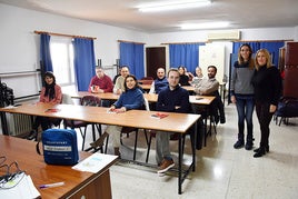 EmTrabajadores municipales se forman para utilizar un desfibrilador externo semiautomatico