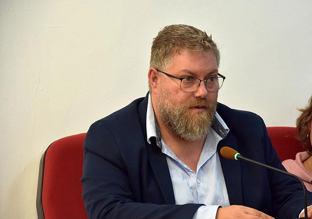 IU pide al PSOE y Compromiso formar una alternativa al actual gobierno del PP