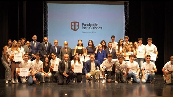 La Fundación Inés Guindos entrega sus becas y premios a dos jóvenes de Baza y Cúllar