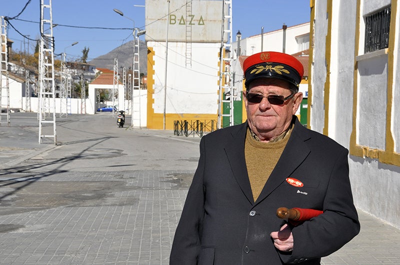 Manuel Berruezo, en la antigua estación de Baza