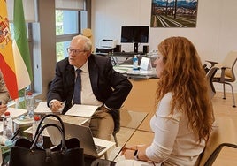 Reunión de la alcaldesa de Caniles con el delegado Antonio Ayllón