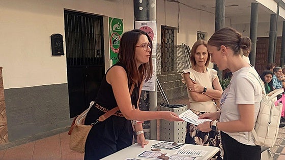 El equipo ERACIS+ acerca su programa a las fiestas del barrio de las Cuevas de Baza