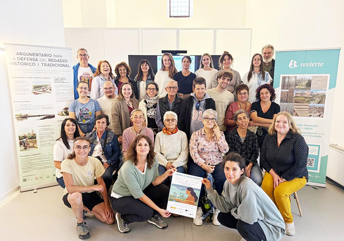 Mujeres regantes participantes en la jormada celebrada en Caniles
