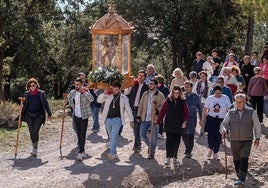 Las imagenes de las Santas en procesión por la sierra de la Sagra