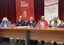 Participantes en la primera charla coloquio del 50 aniversario de la refundación del PSOE de Baza