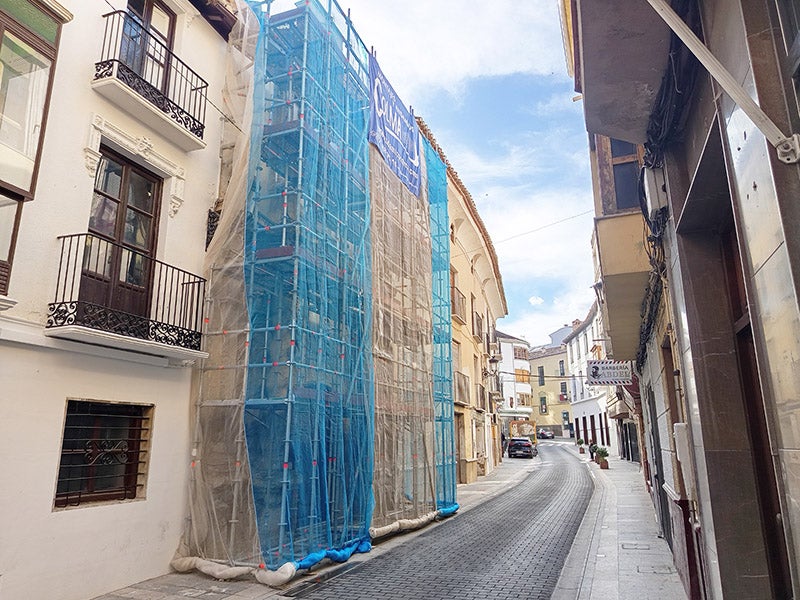 Fachada de la iglesia de los Dolores que está siendo rehabilitada