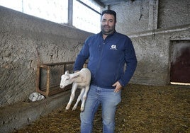 Francisco Laguna, ganadero de Orce en su explotación ganadera