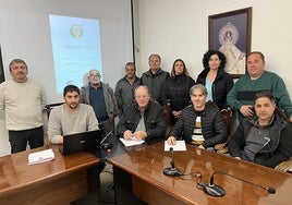 Regantes de Zújar junto a autoridades municipales