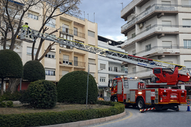 Los bomberos de Baza durante un servicio en los pasados temporales de lluvia y viento