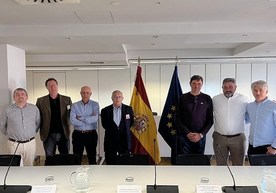 Los presidentes de las comunidades de regantes y técnicos en la sede el Ministerio de Agricultura en Madrid