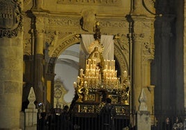 La Virgen María al pie de la Cruz al salir de la Iglesia Mayor de Baza