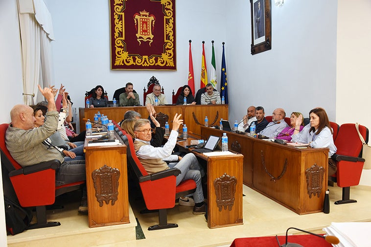 El Pleno de Baza reprueba a un concejal del PP por sus reiteradas faltas de respeto