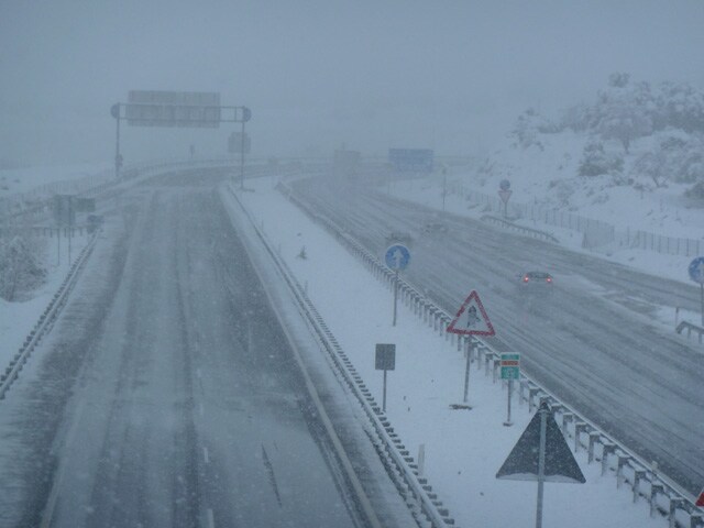 La intensa niebla dificulta la circulación en el A-92 entre Baza y Granada