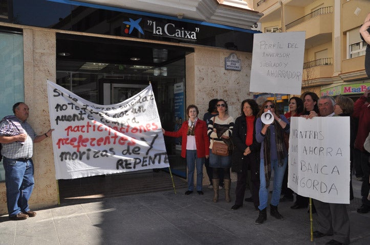 Izquierda Unida quiere que el Ayuntamiento de Baza apoye a los afectados por las participaciones preferentes