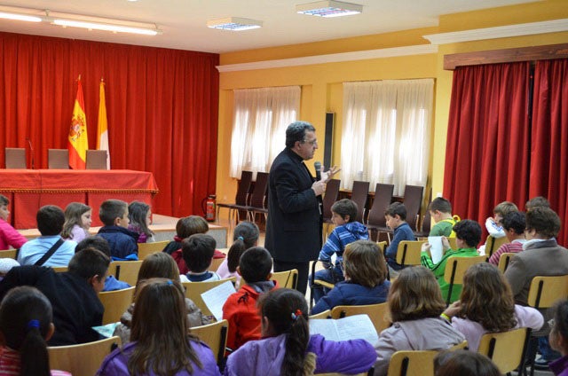 El colegio Ramón y Cajal de la Puebla no autoriza que sus alumnos salgan del centro para reunirse con el obispo