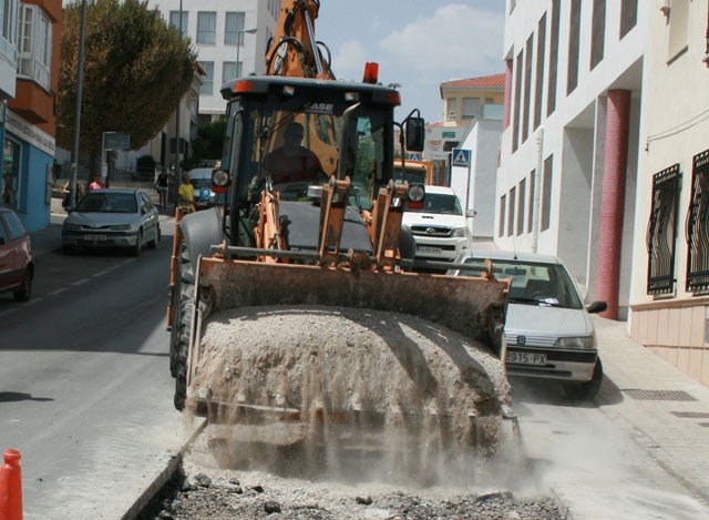 El plan de acondicionamiento de vías públicas arreglará desperfectos puntuales en una docena de calles de Baza
