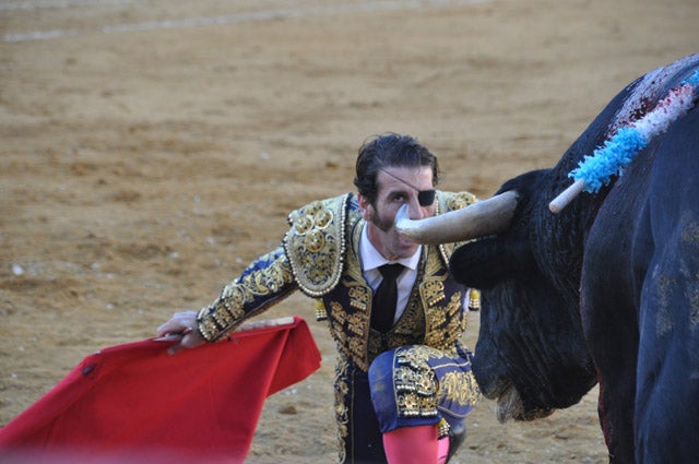 Juan Jose  Padilla entusiasma al público en la corrida de la feria de Baza